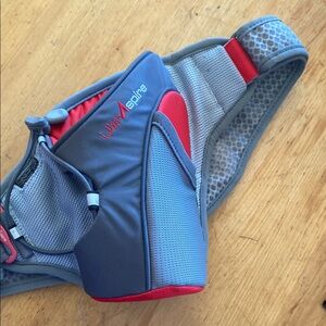 UltrAspire hydration belt - Gray and Red Running safely
